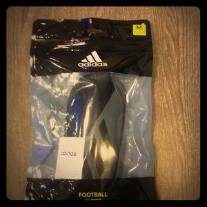 Medium ( adidas chin guard )